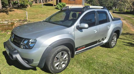 RENAULT DUSTER OROCH 2.0 16V FLEX DYNAMIQUE 4P AUTOMÁTICO RENAULT DUSTER OROCH 2.0 16V FLEX DYNAMIQUE 4P AUTOMÁTICO